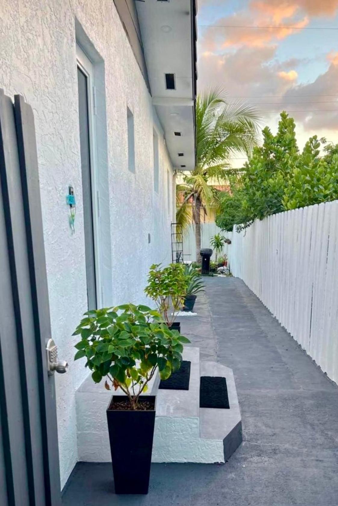 Little Gables Studio-Your Miami Escape-10Min Airport ภายนอก รูปภาพ