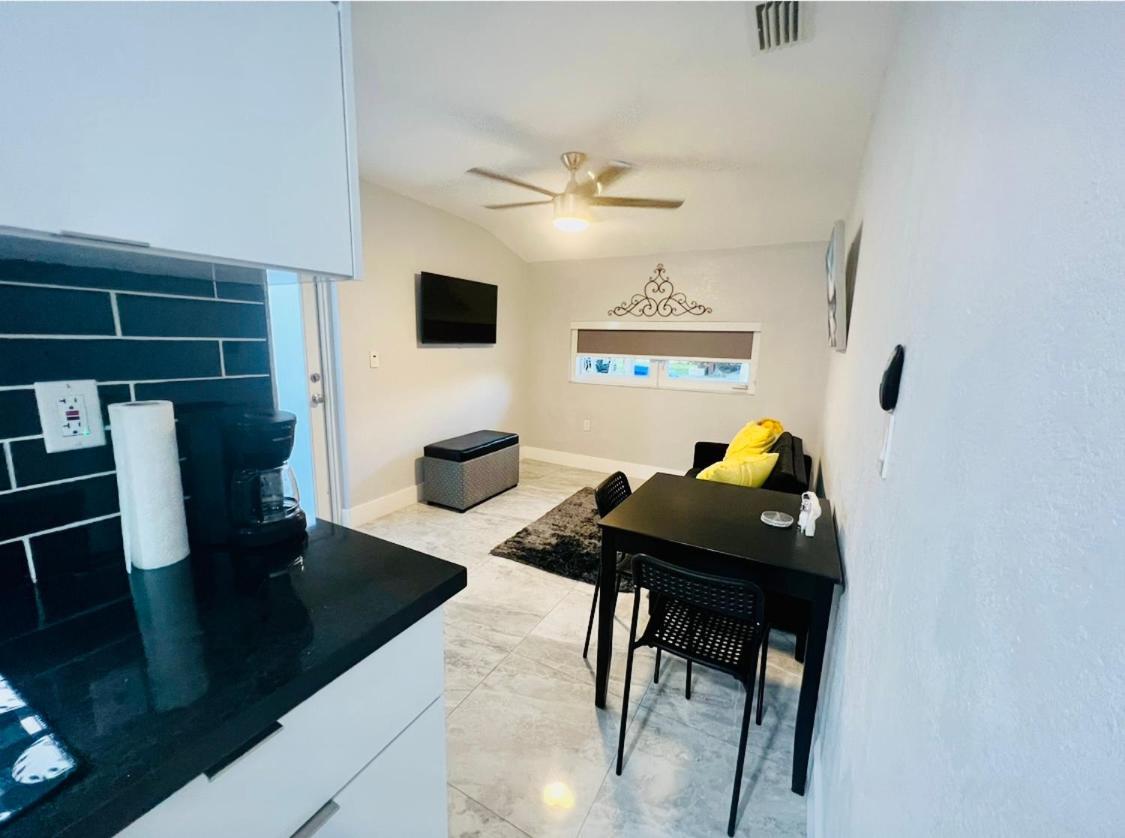 Little Gables Studio-Your Miami Escape-10Min Airport ภายนอก รูปภาพ